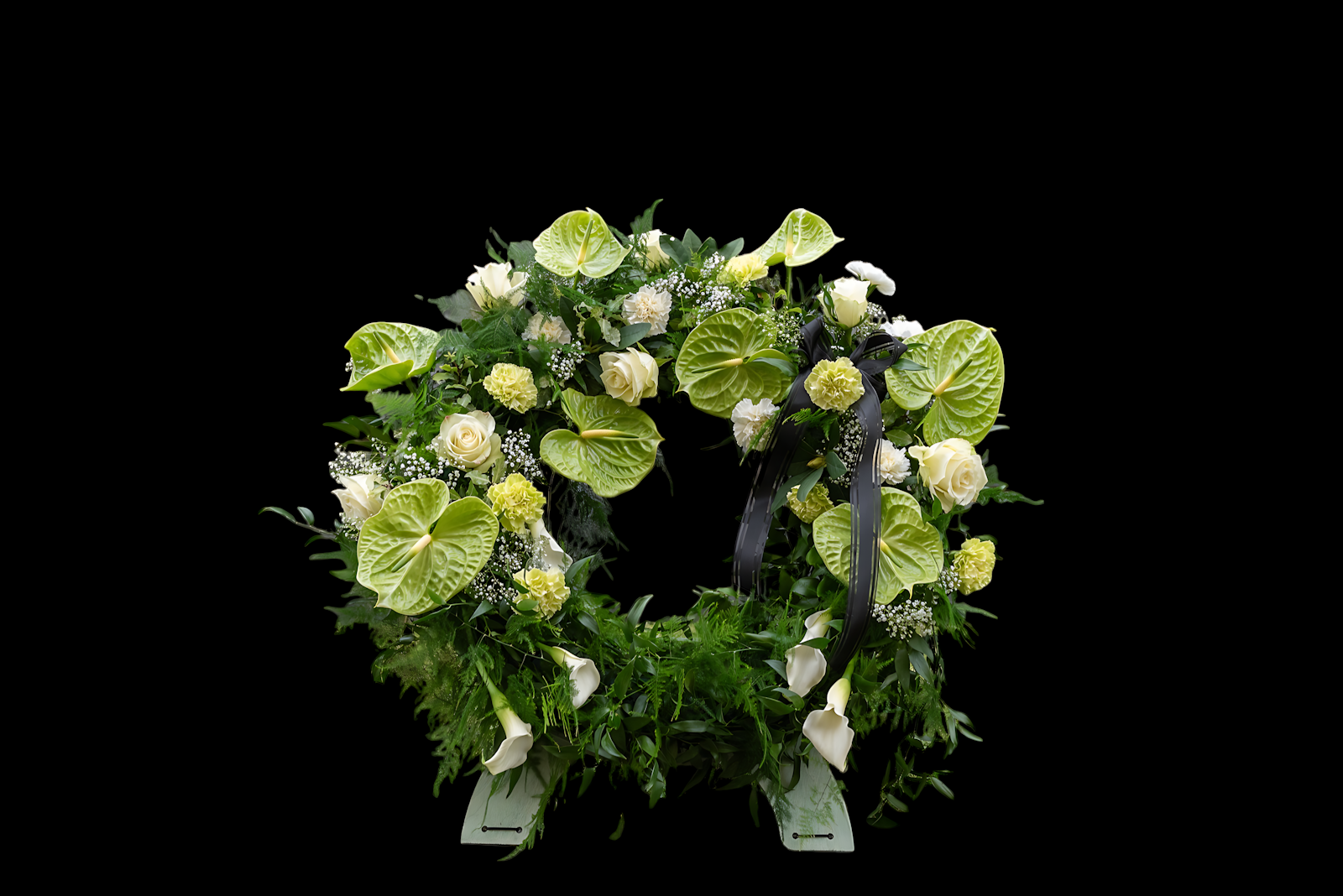 Gerbe de fleurs traditionnelle posée sur un support