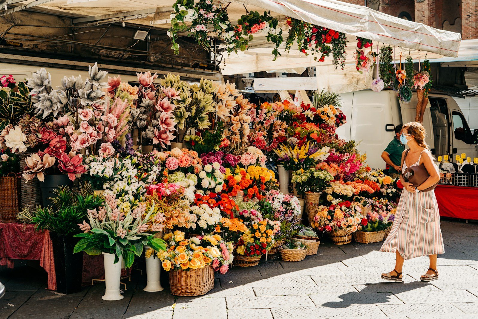 Sélection de fleurs à l'unité sur un étal